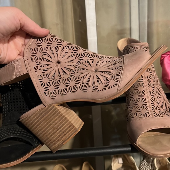 Vince Camuto heeled boot. Size 11 - Picture 2 of 3